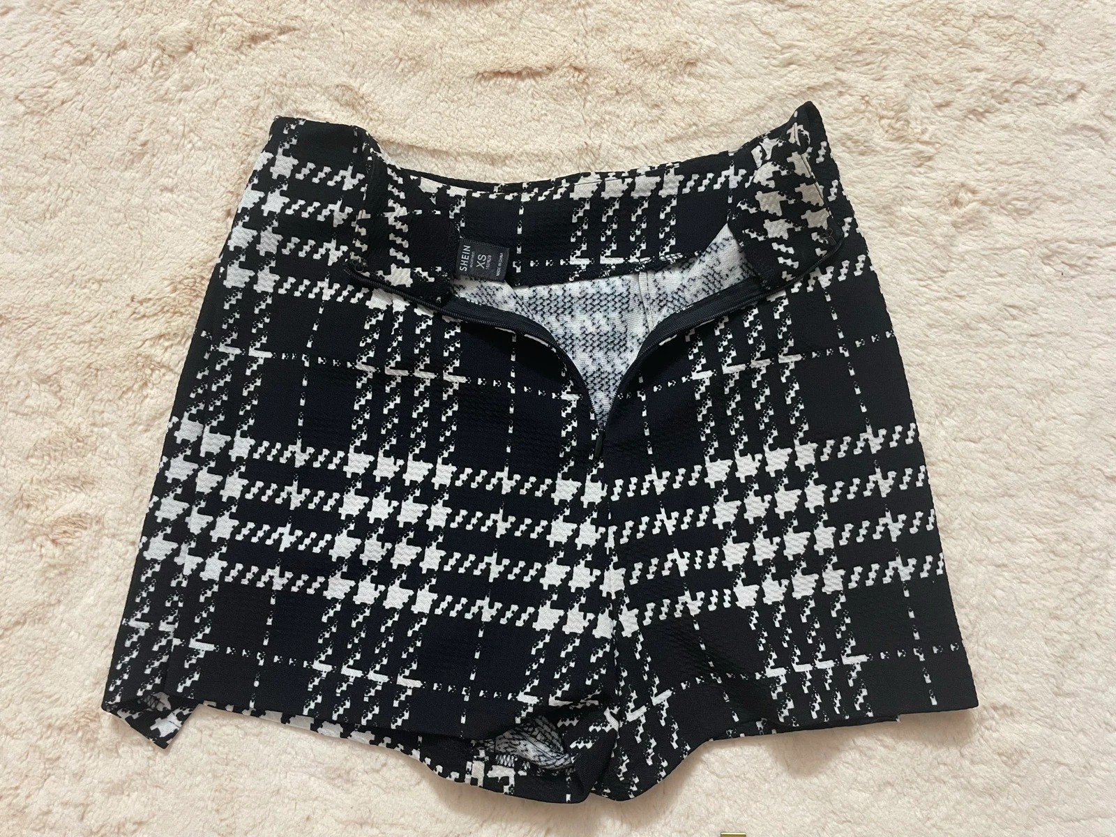 Jupe pantalon à carreaux blanc et noir – Taille XS – photo 3